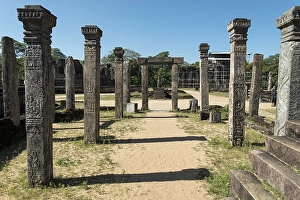 Columns of Atadage, Sacred Quadrangle