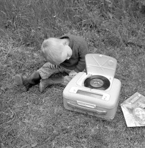 How a combined portable radio and record player looked in the 1960s