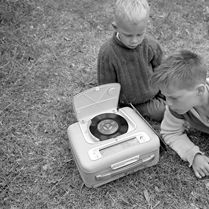 How a combined portable radio and record player looked in the 1960s