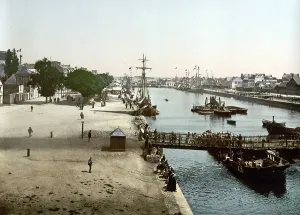 The commercial harbour of Lorient in 1890