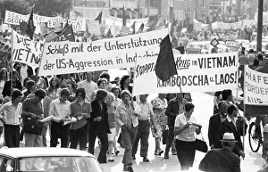 The communist-oriented SDAJ (Socialist Workers Youth of Germany) turned against the US war in 1968 in Hamburg