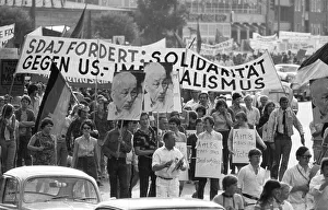 The communist-oriented SDAJ (Socialist Workers Youth of Germany) turned against the US war in 1968 in Hamburg