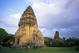 The complex at Phimai dates originally from the reign of Surayavarman II (r)