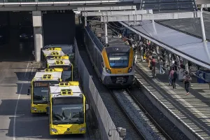 Connection of public transport by rail