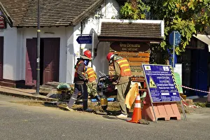 Category Historic EN Prints: Construction work on the water supply in Sisavangvong Road