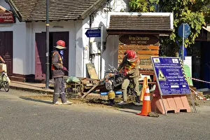 Category Historic EN Prints: Construction work on the water supply in Sisavangvong Road