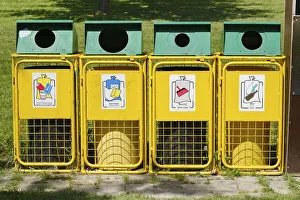 Container for waste separation