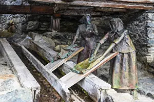 Copper statues of washerwomen, Saint Luc