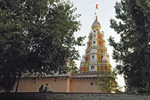 Category Historic EN Prints: Couple near Bhawani temple, Kolhapur