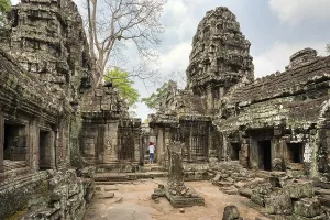 Courtyard with Prasat, Banteay Kdei temple