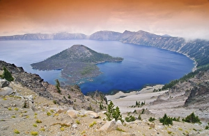 Category Mountain Landscapes Prints: Crater lake with caldera of the volcano Mount Mazama