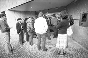 Crowd of unemployed at the Labour Office in 1982 on a morning