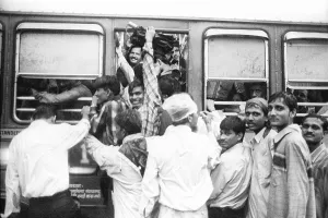 Crowded bus at Cs T, Bombay Mumbai, Maharas htra, India, As ia