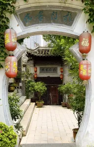 Cuiweiyuan (Cuiwei Park) was originally constructed during the Ming Dynasty somewhere between 1425 and 1435