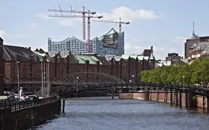 Customs canal to the west with Speicherstadt