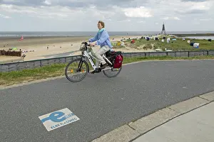 Cyclist, marking, start or end of Elbe cycle path