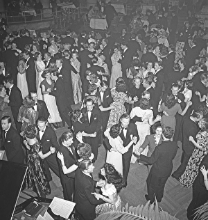 Dancing in the 1940s. The dance floor is filled with well dressed dancing couples, moving to the music at a party. Photo Kristoffersson Ref Z4-2. Sweden 1948