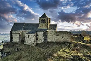 Dauzat-sur-Vodable. The Romanesque church of Saint-Geraud built on a basalt peak