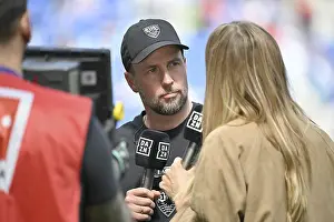 DAZN presenter reporter Sylvia Walker interview microphone micro logo trainer coach Sebastian Hoeness VfB Stuttgart