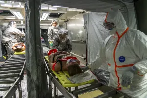 Category Historic EN Prints: Decontamination of injured persons after an assumed accident involving hazardous substances