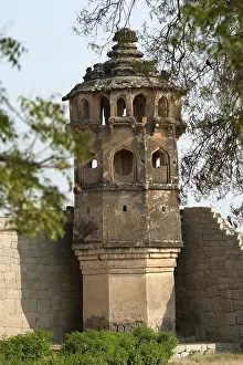 Category Historic EN Prints: Decorated bastion on the fore corner at lotus mahal