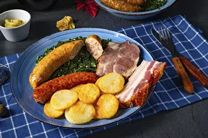 Delicious Oldenburg kale with Pinkelwurst sausage