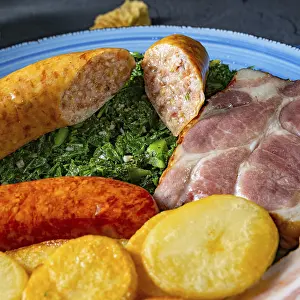 Delicious Oldenburg kale with Pinkelwurst sausage