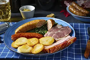 Delicious Oldenburg kale with Pinkelwurst sausage