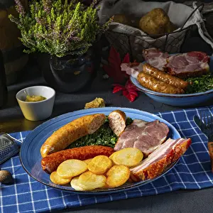Delicious Oldenburg kale with Pinkelwurst sausage