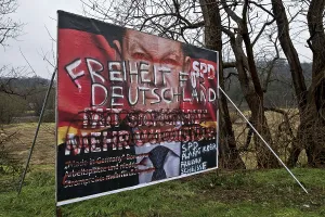 Denigration of a large poster for the 2025 federal election by the SPD with Olaf Scholz