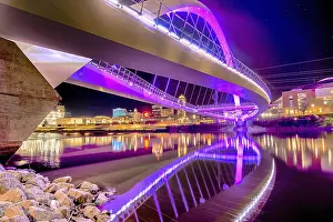 Des Moines Iowa skyline in USA at night
