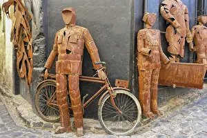 Design metallic sculptures in the street of the old city