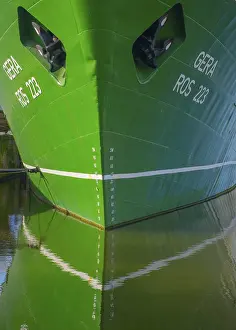 Category Historic EN Prints: Detailed view of the bow of a ship