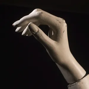 A detailed view of a mannequin hand with fingers slightly curled