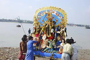 Category Historic EN Prints: Devotees carrying Durga model for immersion