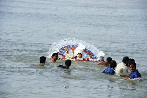 Category Historic EN Prints: Devotees immersing Durga model in river
