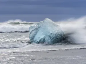 Diamond Beach, iceberg in the surf