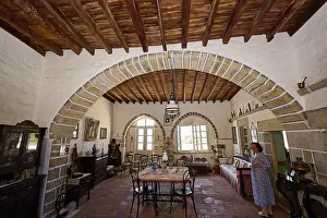 Dining room with round arch, rustic wooden floors