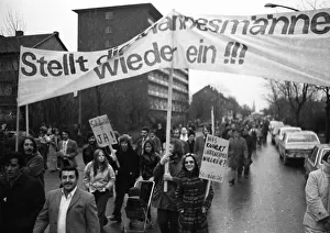 The dismissal of workers at the Mannesmann factory after a spontaneous strike not led by the union provoked protests by