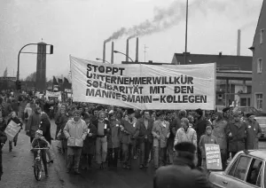 The dismissal of workers at the Mannesmann factory after a spontaneous strike not led by the union provoked protests by