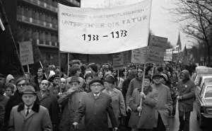 The dismissal of workers at the Mannesmann factory after a spontaneous strike not led by the union provoked protests by