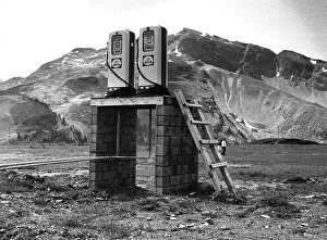 Dispensers without street, between 50s and 60s