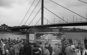 The displacement of a Rhine bridge turned into a public festival in Duesseldorf on 07