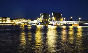 Divorce of bridges in St. Petersburg