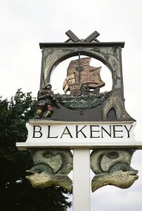 Dorfschild, Blakeney, Norfolk, England, UK, Juli 1970