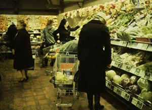 Dortmund. Customers shopping in a sopermarket 1982 Fruit and vegetable stalls