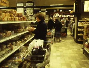 Dortmund. Customers shopping in a Sopermarkt in 1982 Baked goods