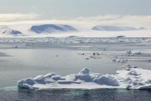 Drift ice, sea ice, sea, mountain range