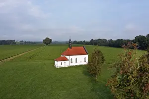 Drone image, agricultural landscape with Dobl Chapel near Reichersberg