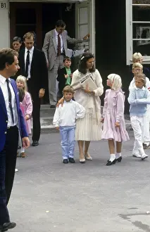 Drottning Silvia med Prins Carl Philip och kronprinsessan Victoira i samband Carl Philips forsta skoldag i